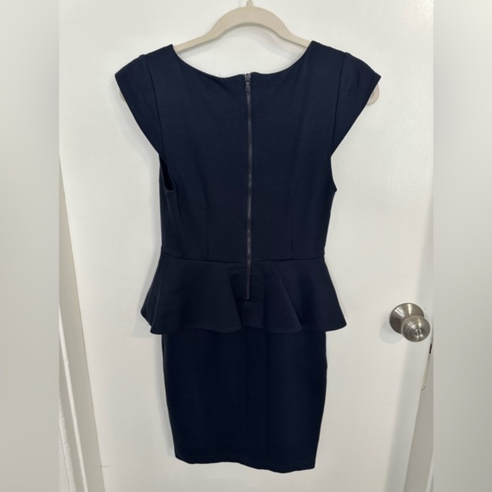 Alice + Olivia Dress Womens Size 6 Navy Scoop Neck Capped Sleeve Mini Sheath - Picture 7 of 7